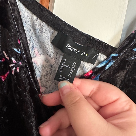 NWOT Forever21+ Velvet Floral Bodysuit - Picture 2 of 3